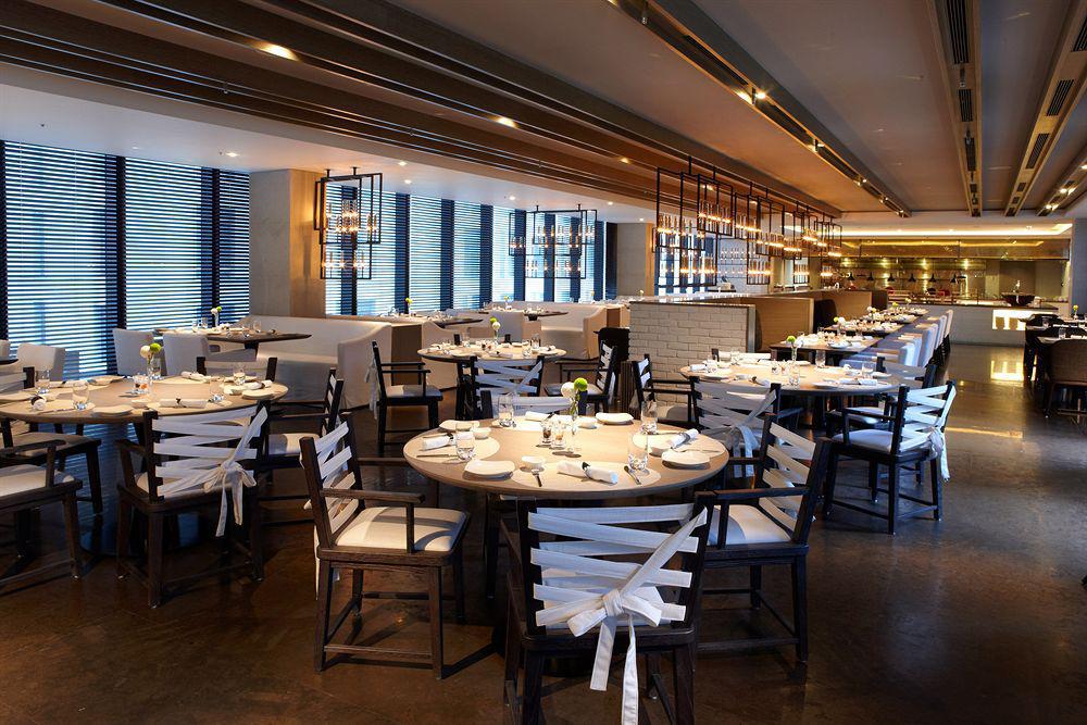 Humble House Taipei, Curio Collection By Hilton Hotell Exteriör bild Interior of the restaurant