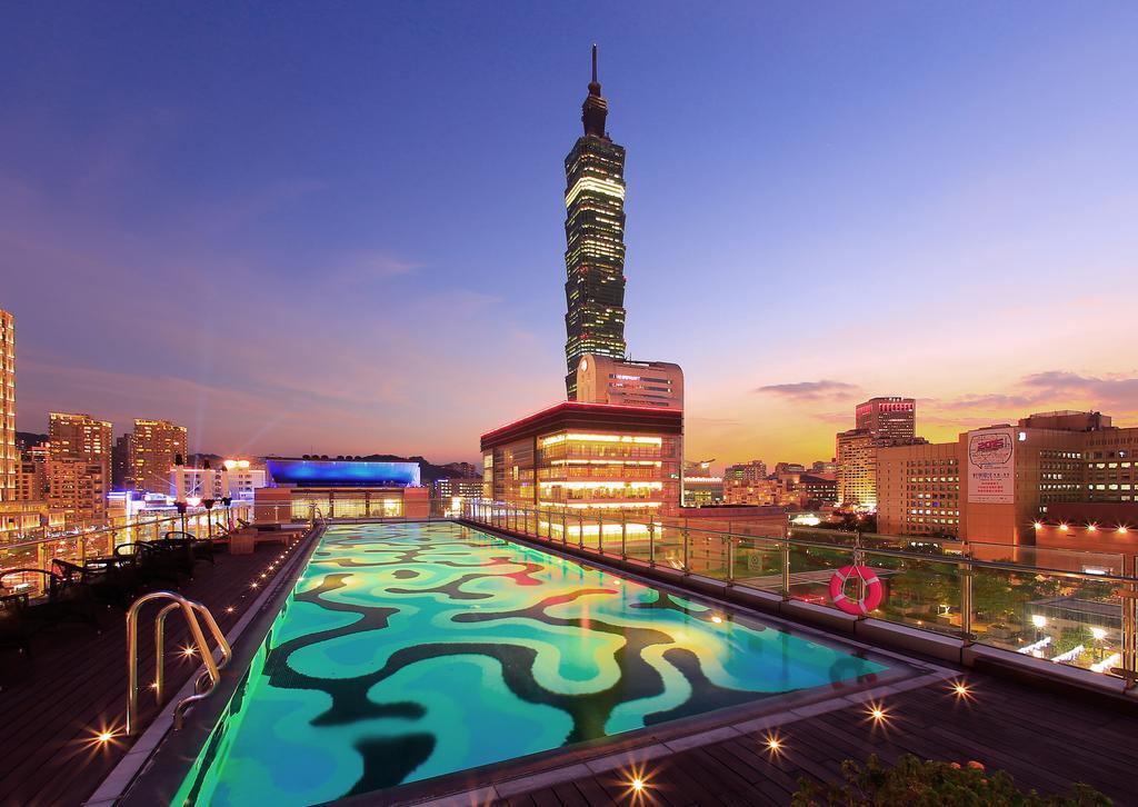 Humble House Taipei, Curio Collection By Hilton Hotell Exteriör bild View of Taipei 101 from the rooftop pool