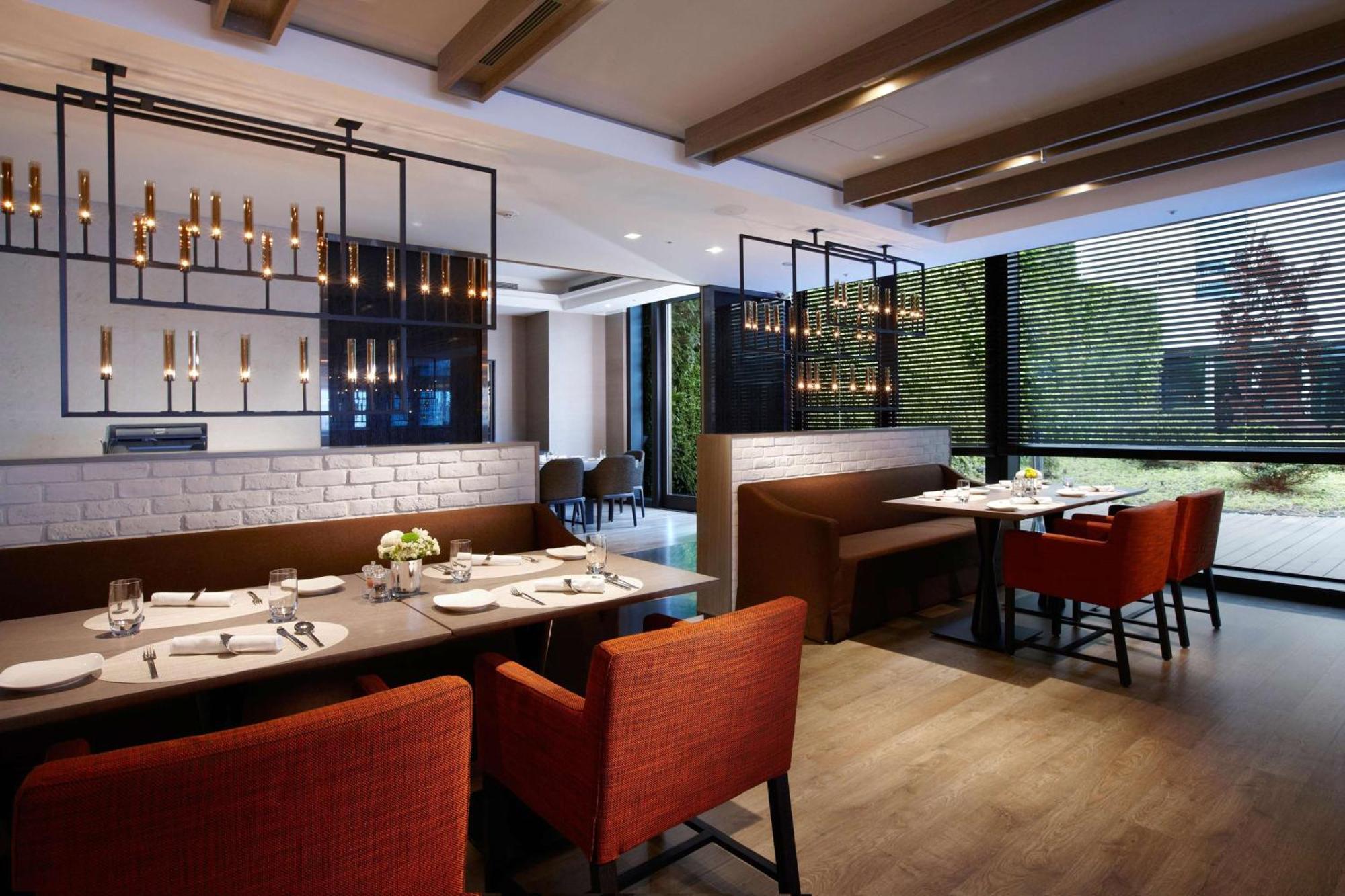 Humble House Taipei, Curio Collection By Hilton Hotell Exteriör bild The interior of the restaurant