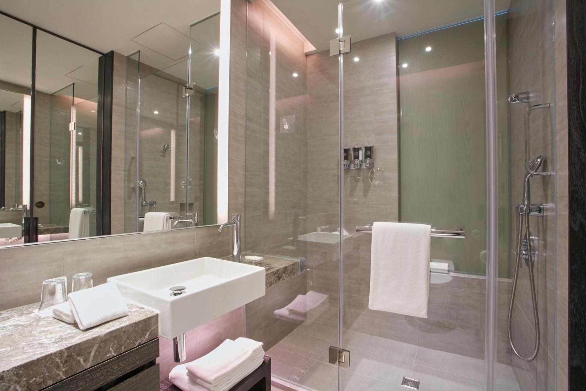 Humble House Taipei, Curio Collection By Hilton Hotell Exteriör bild A bathroom in a hotel