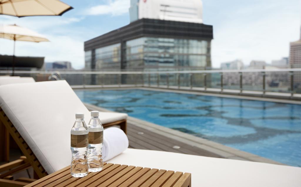 Humble House Taipei, Curio Collection By Hilton Hotell Exteriör bild The swimming pool at the hotel