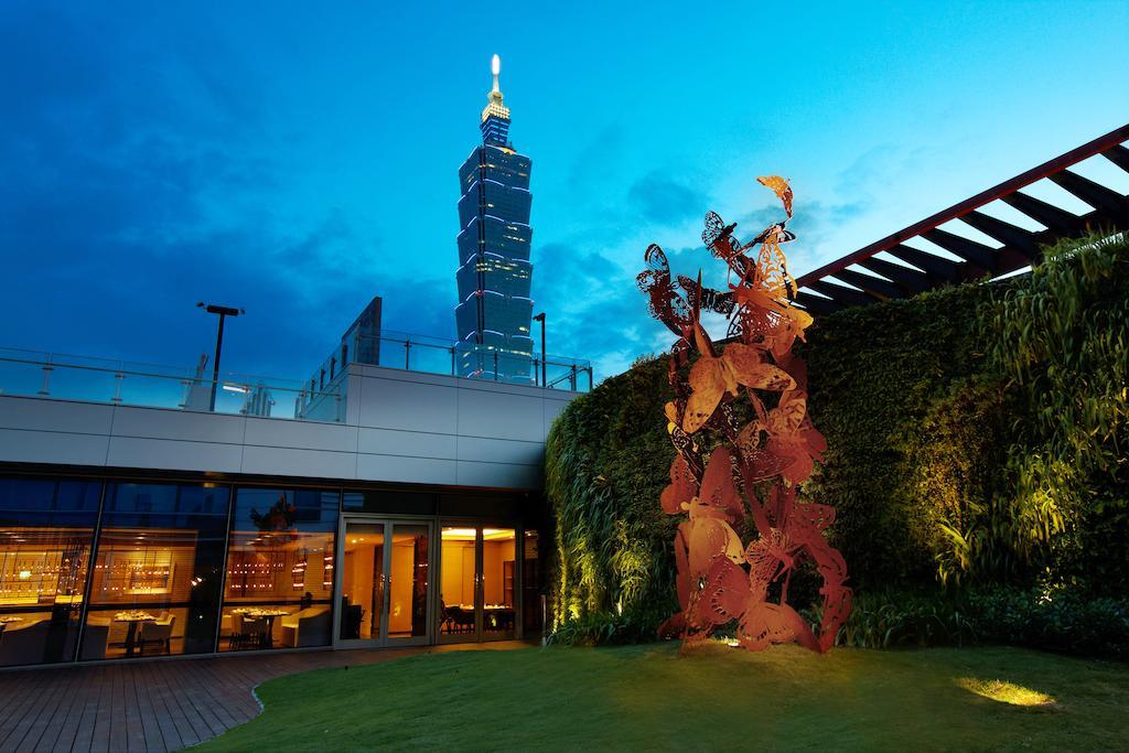 Humble House Taipei, Curio Collection By Hilton Hotell Exteriör bild The rooftop garden of the hotel