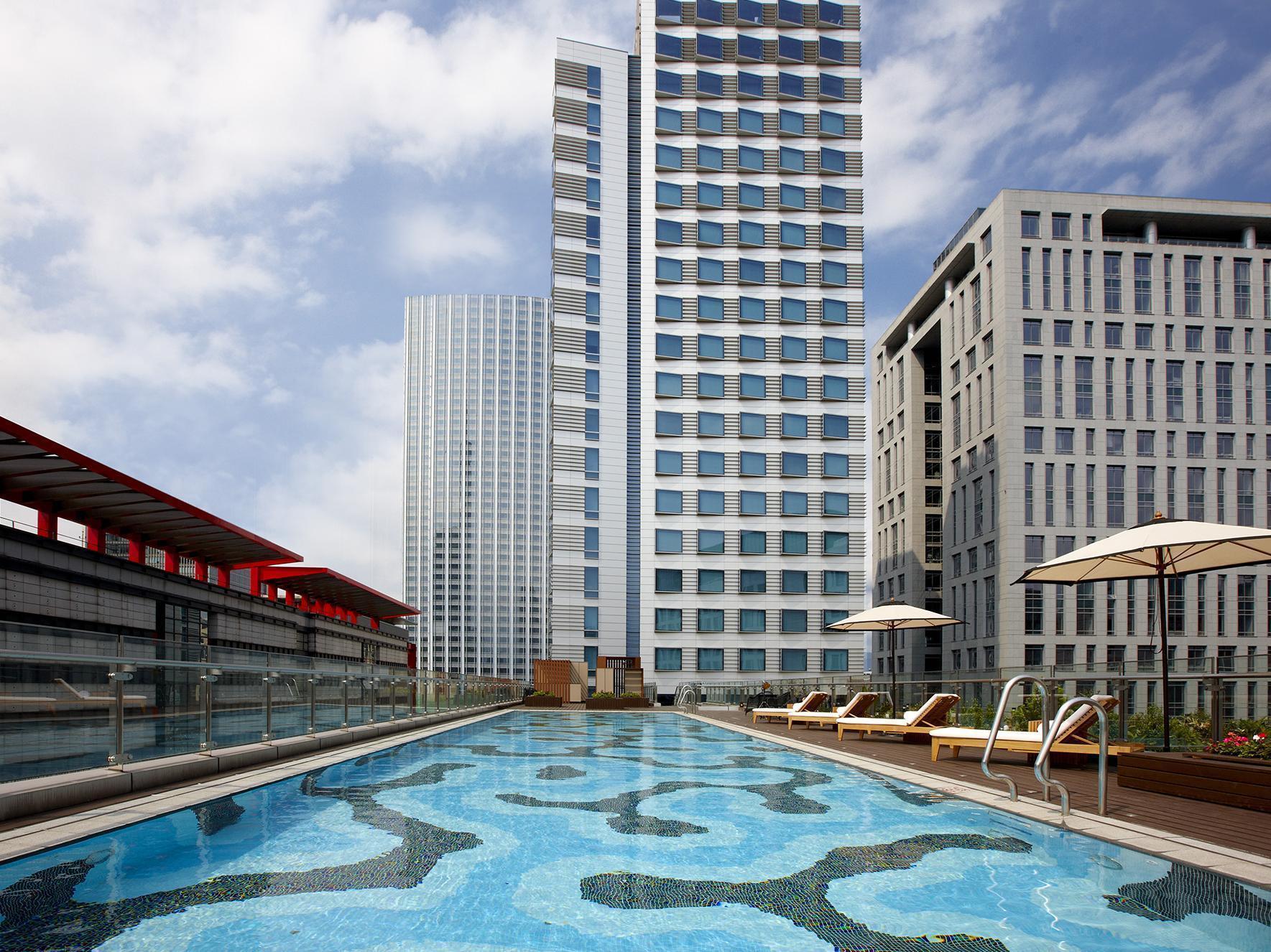 Humble House Taipei, Curio Collection By Hilton Hotell Exteriör bild The swimming pool at the hotel
