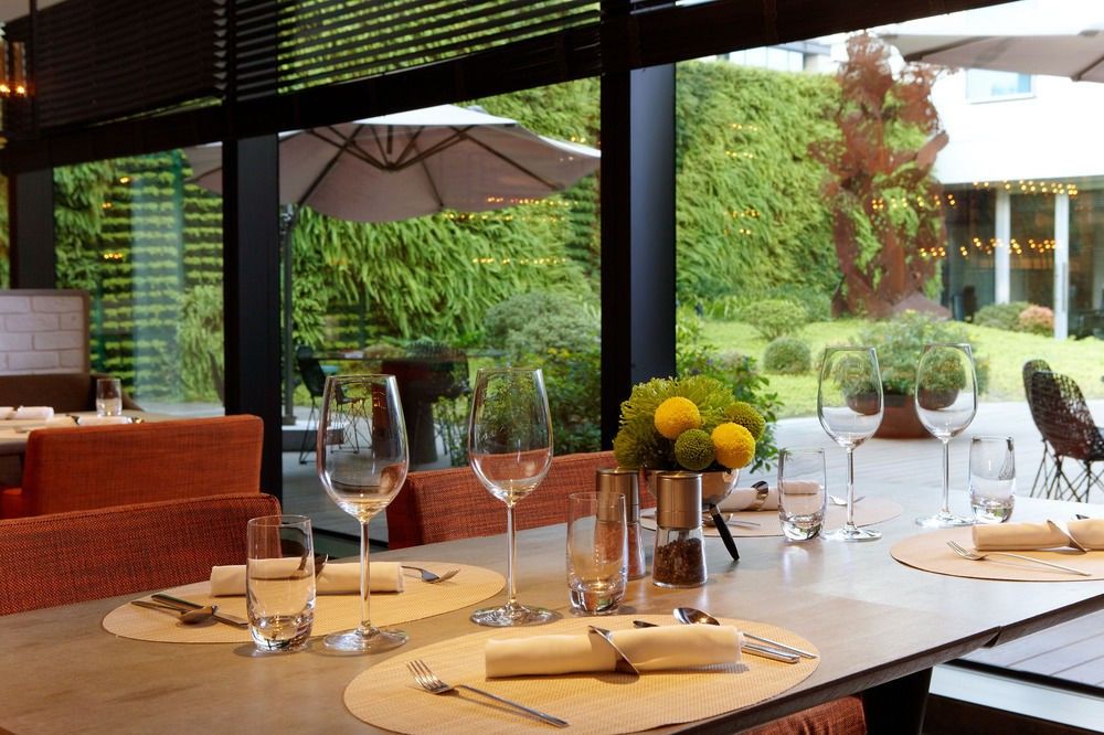 Humble House Taipei, Curio Collection By Hilton Hotell Exteriör bild Restaurant "1708"