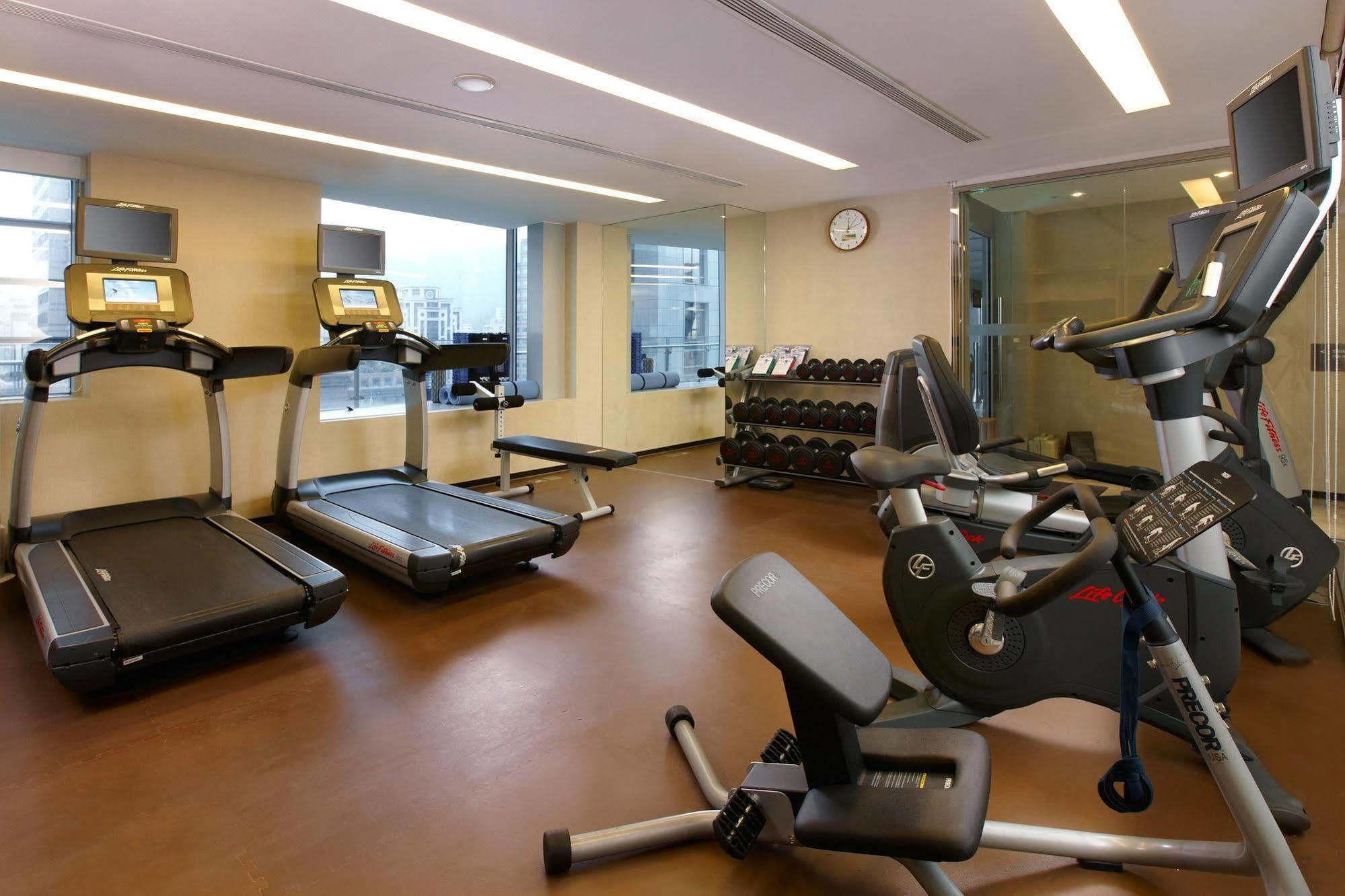 Humble House Taipei, Curio Collection By Hilton Hotell Exteriör bild The gym at the hotel