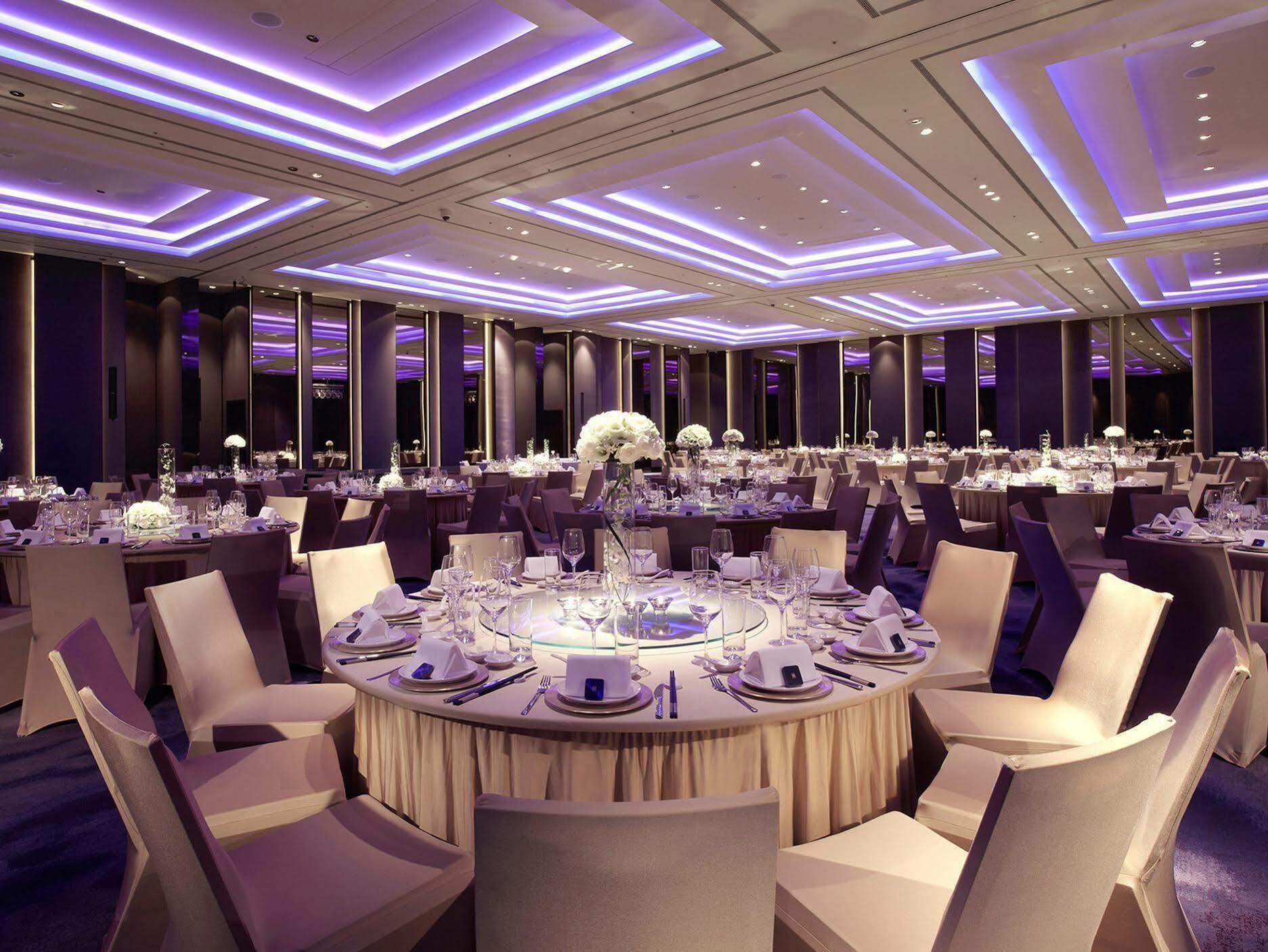 Humble House Taipei, Curio Collection By Hilton Hotell Exteriör bild The ballroom